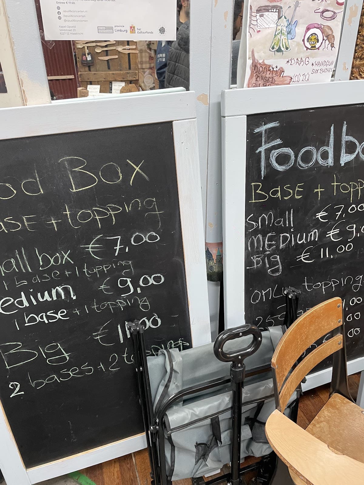 Het foodbox prijsbord van Cato by Cato met basis en topping prijzen